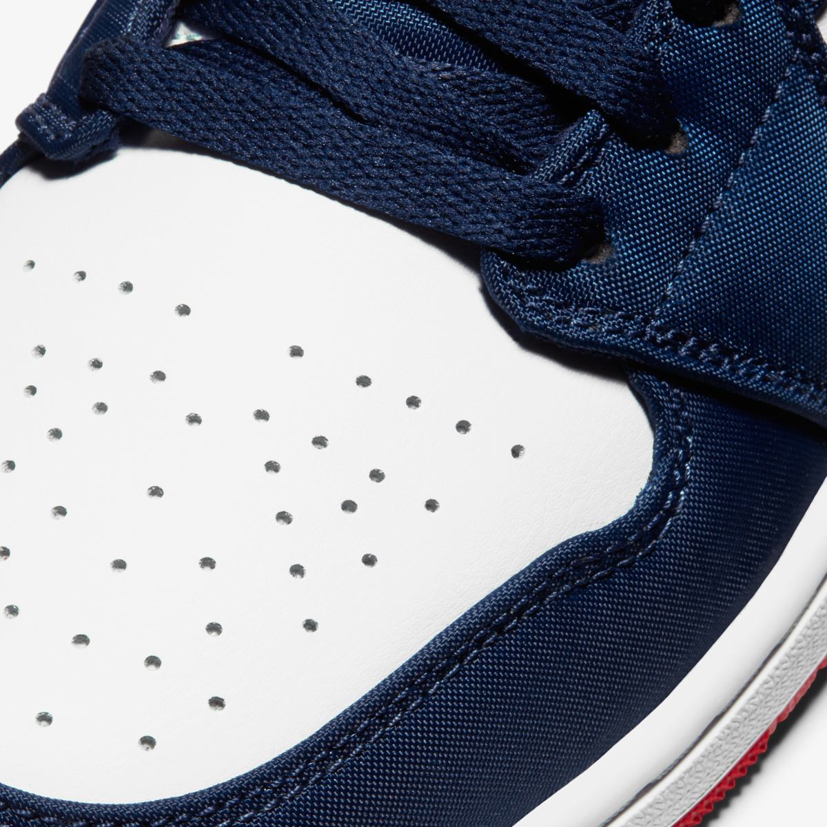 КРОССОВКИ AIR JORDAN 1 MID SE (852542-104)