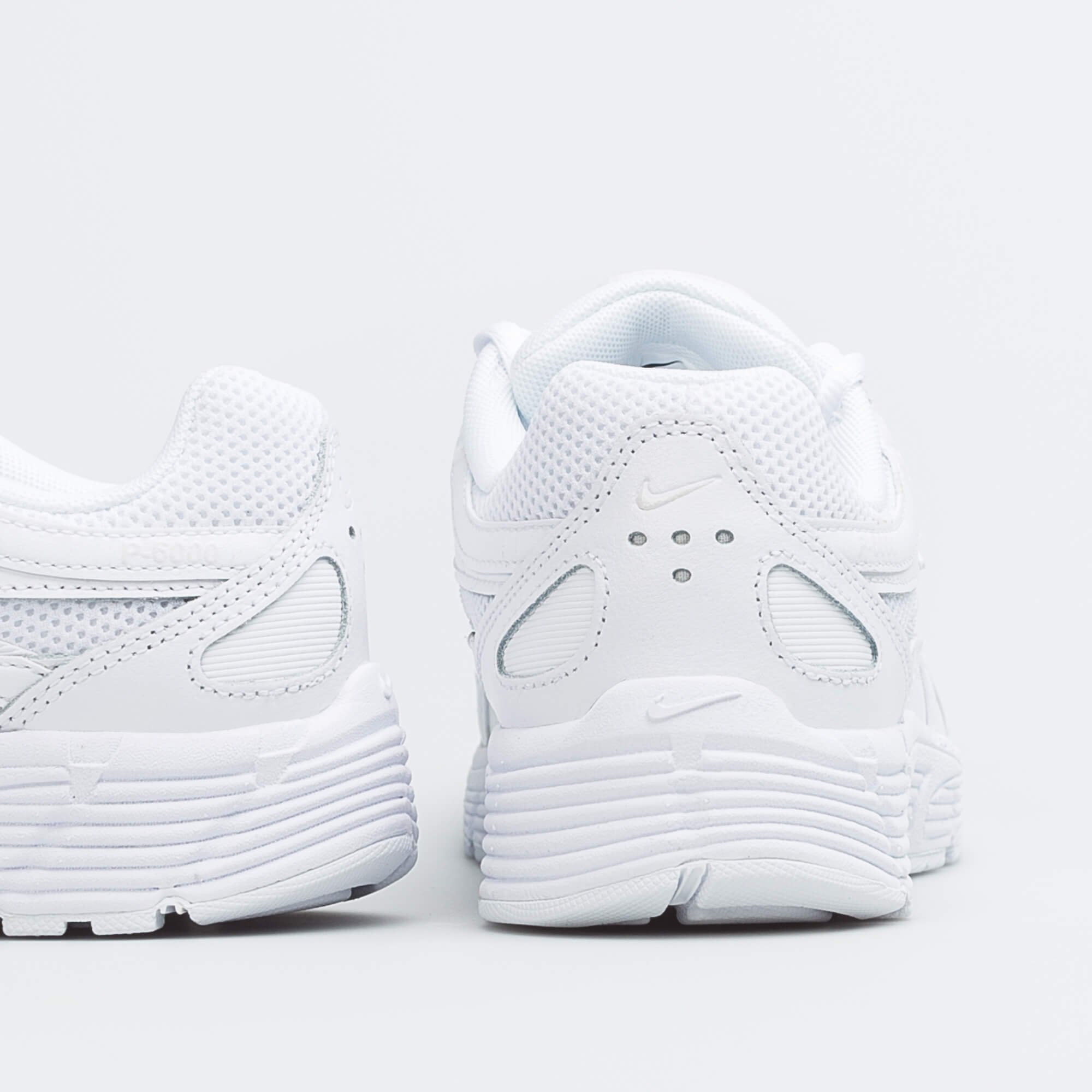 КРОСІВКИ NIKE W P-6000 SE (BV1021-102)
