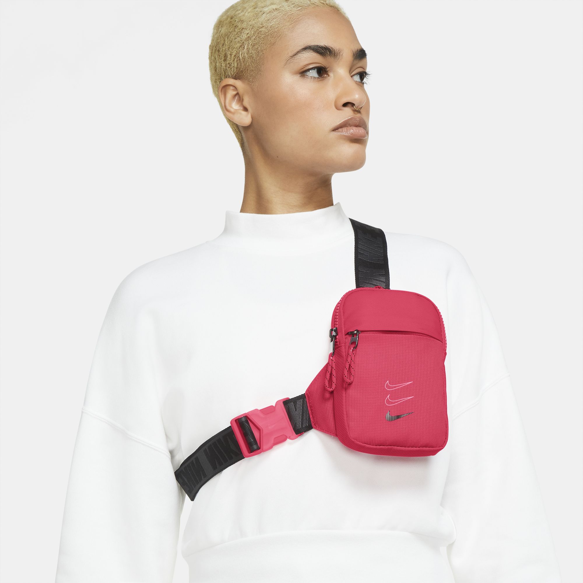 СУМКА НА ПОЯС NIKE SPORTSWEAR ESSENTIALS  (BA5904-639)
