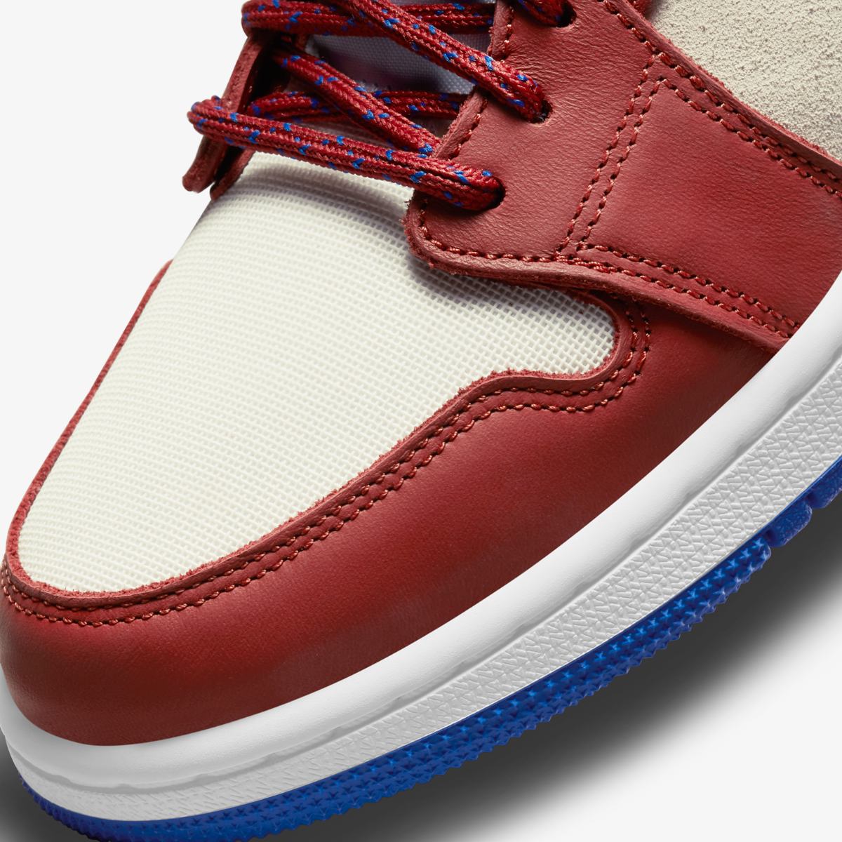 W AIR JORDAN 1 ZOOM AIR CMFT SNEAKERS (CT0979-104)