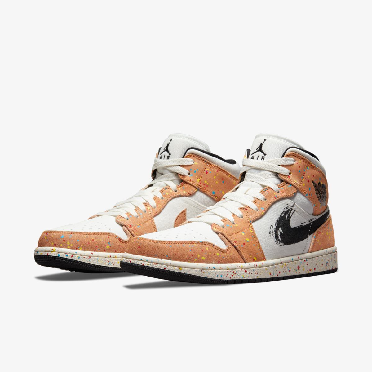 КРОСІВКИ AIR JORDAN 1 MID SE  (DA8005-100)