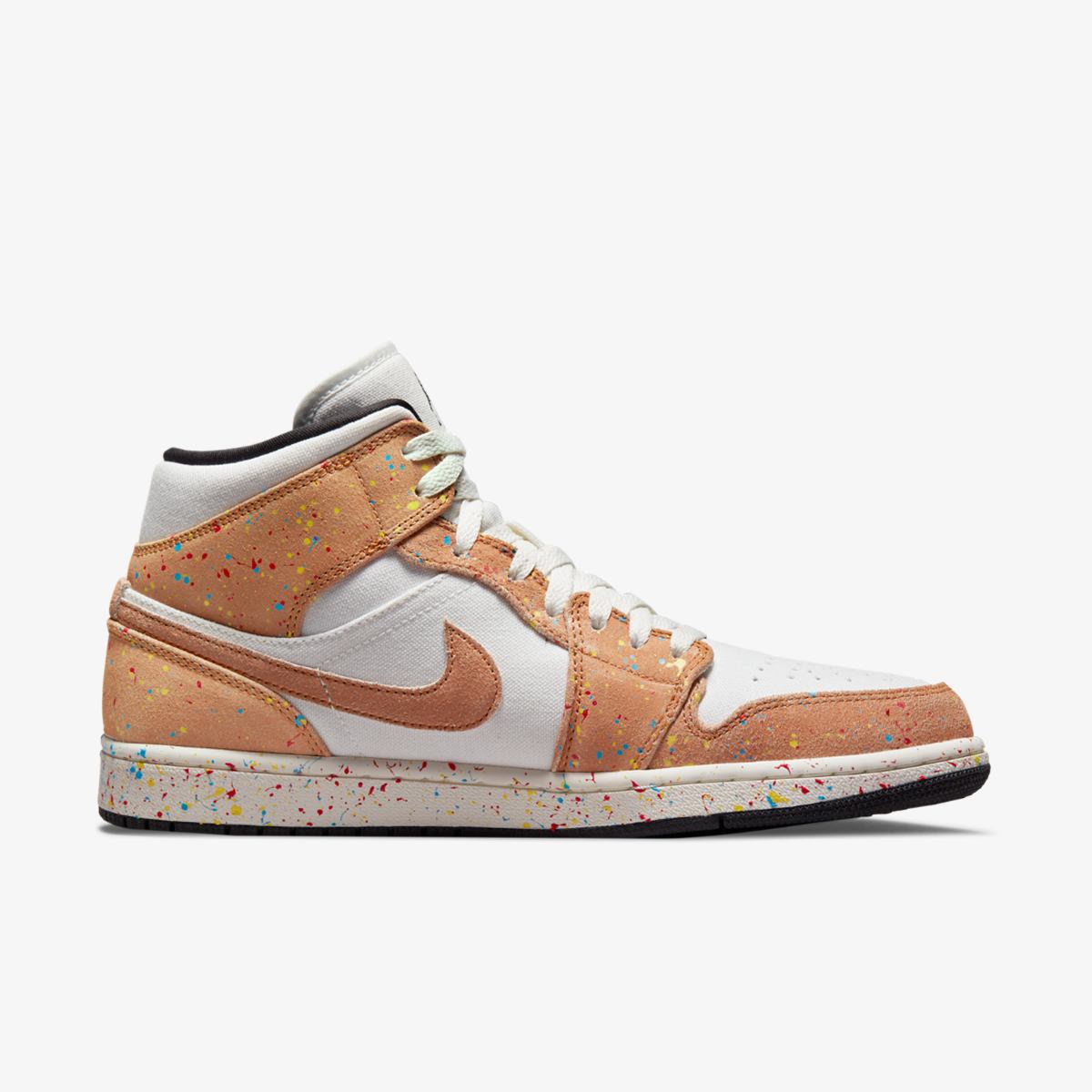 КРОССОВКИ AIR JORDAN 1 MID SE  (DA8005-100)