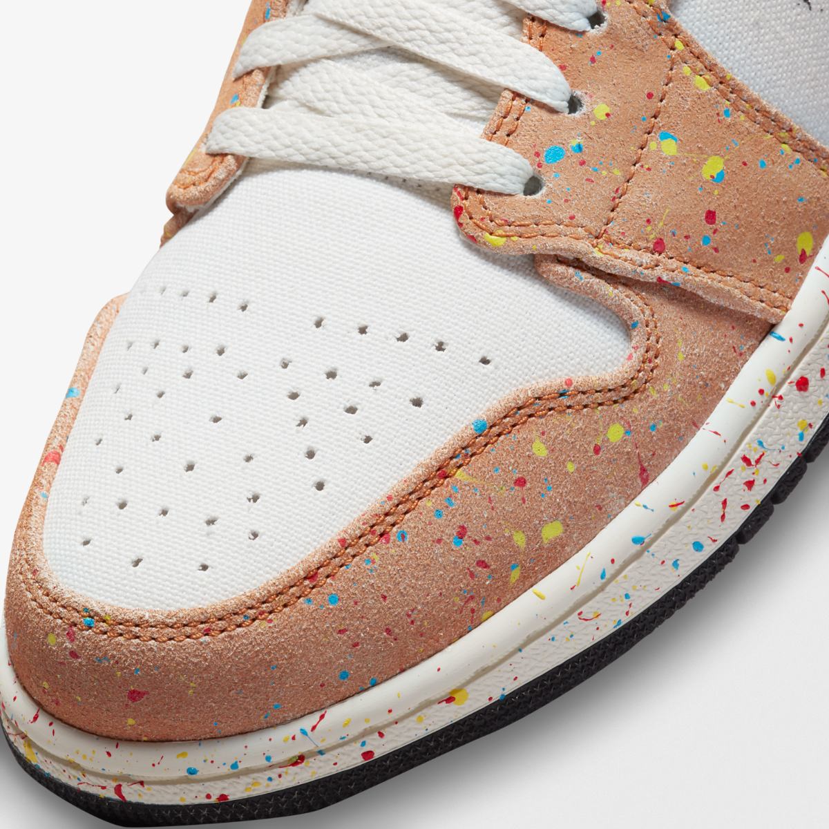 КРОССОВКИ AIR JORDAN 1 MID SE  (DA8005-100)