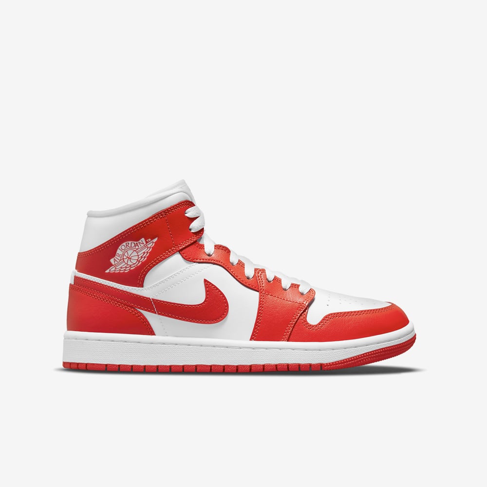 WMNS AIR JORDAN 1 MID SNEAKERS (BQ6472-116)