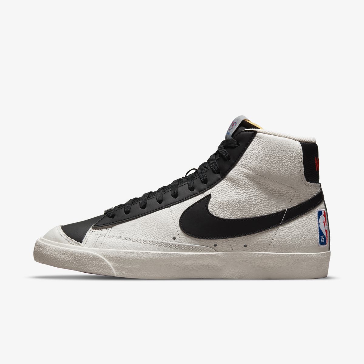 КРОСІВКИ NIKE BLAZER MID '77 EMB (DD8025-101)