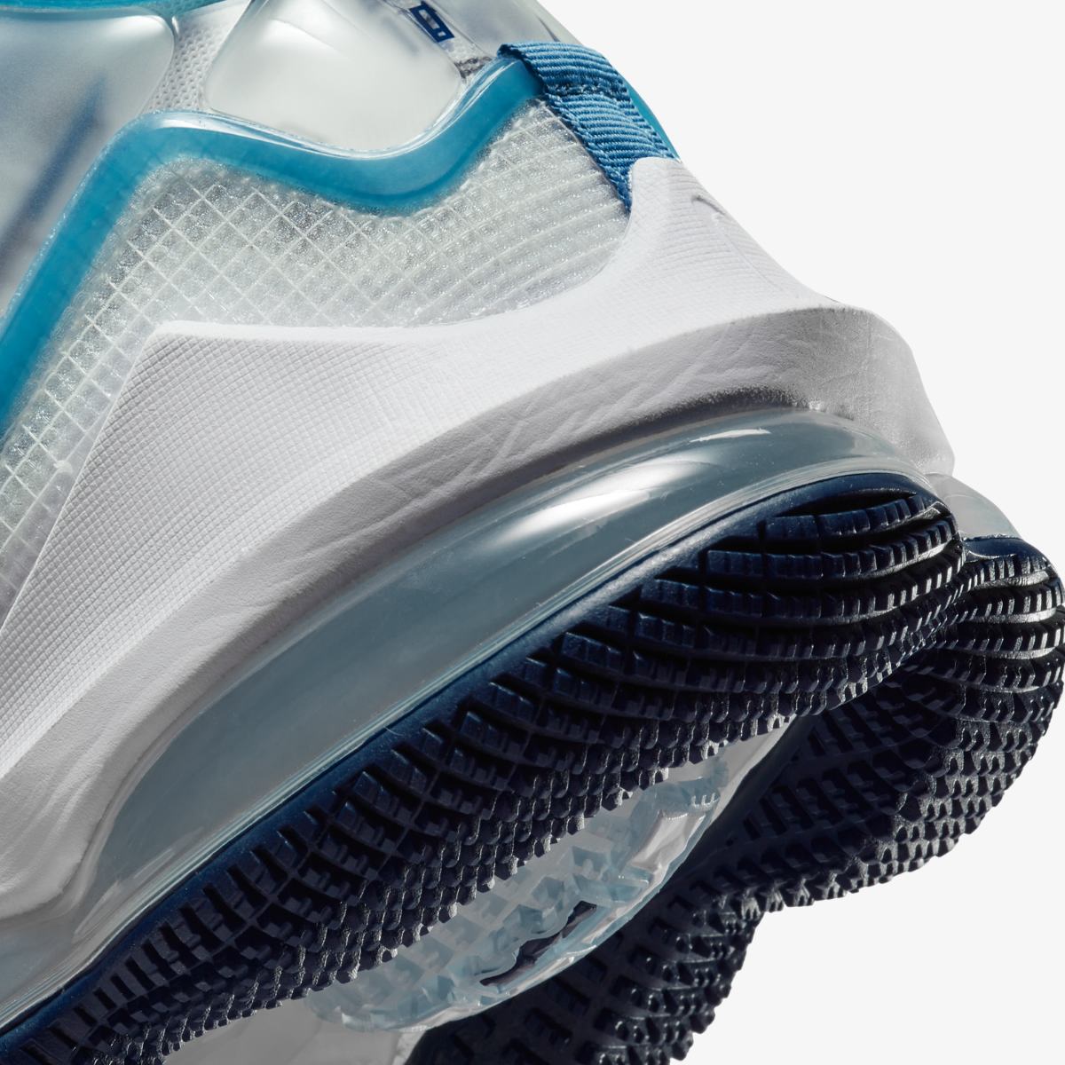 NIKE LEBRON XIX SNEAKERS (DC9338-100)