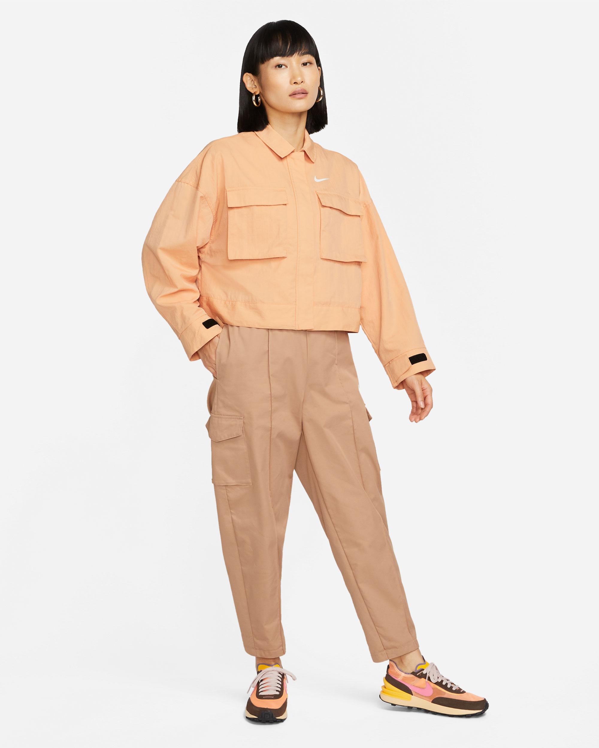 WINDCOAT NIKE W NSW ESSNTL WVN JKT FIELD (DM6243-851)