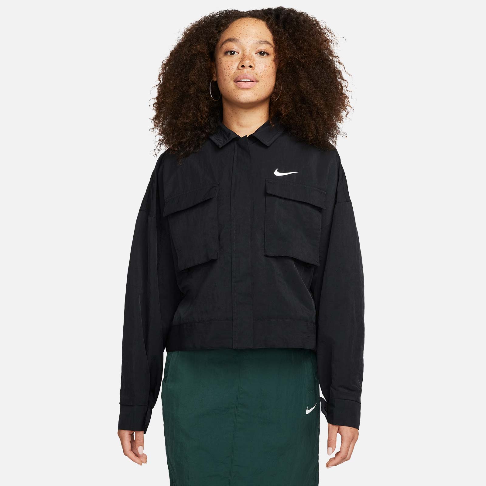 WINDCOAT NIKE W NSW ESSNTL WVN JKT FIELD (DM6243-010)
