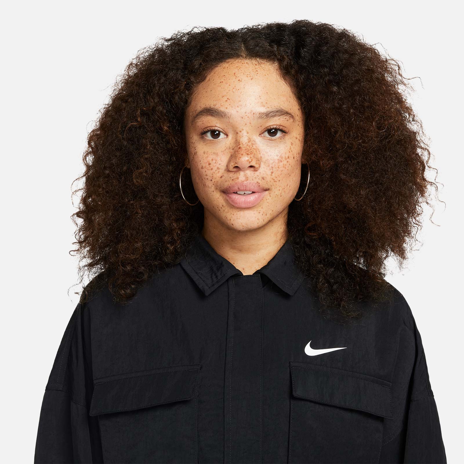 WINDCOAT NIKE W NSW ESSNTL WVN JKT FIELD (DM6243-010)