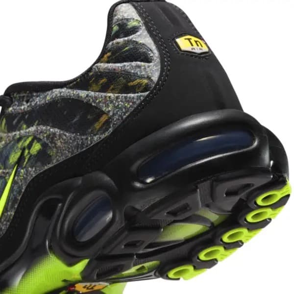 NIKE AIR MAX PLUS SNEAKERS (DM9594-001)