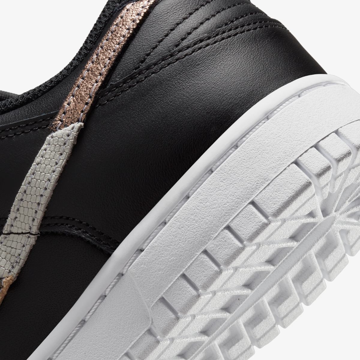 КРОСІВКИ W NIKE DUNK LOW SE (DD7099-001)