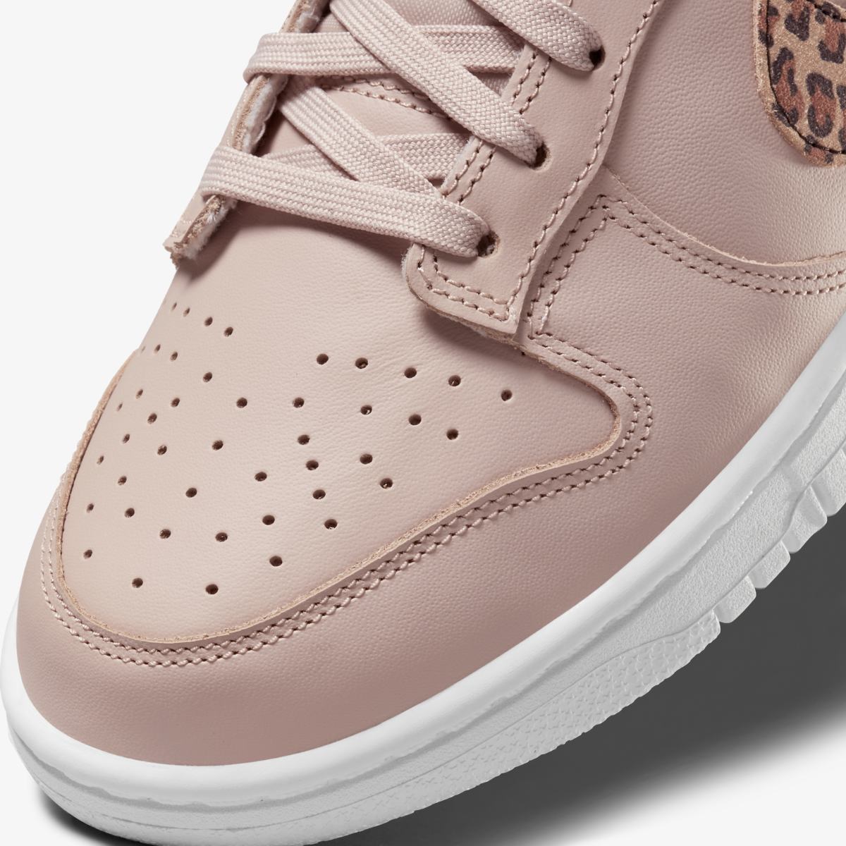 КРОСІВКИ W NIKE DUNK LOW SE (DD7099-200)