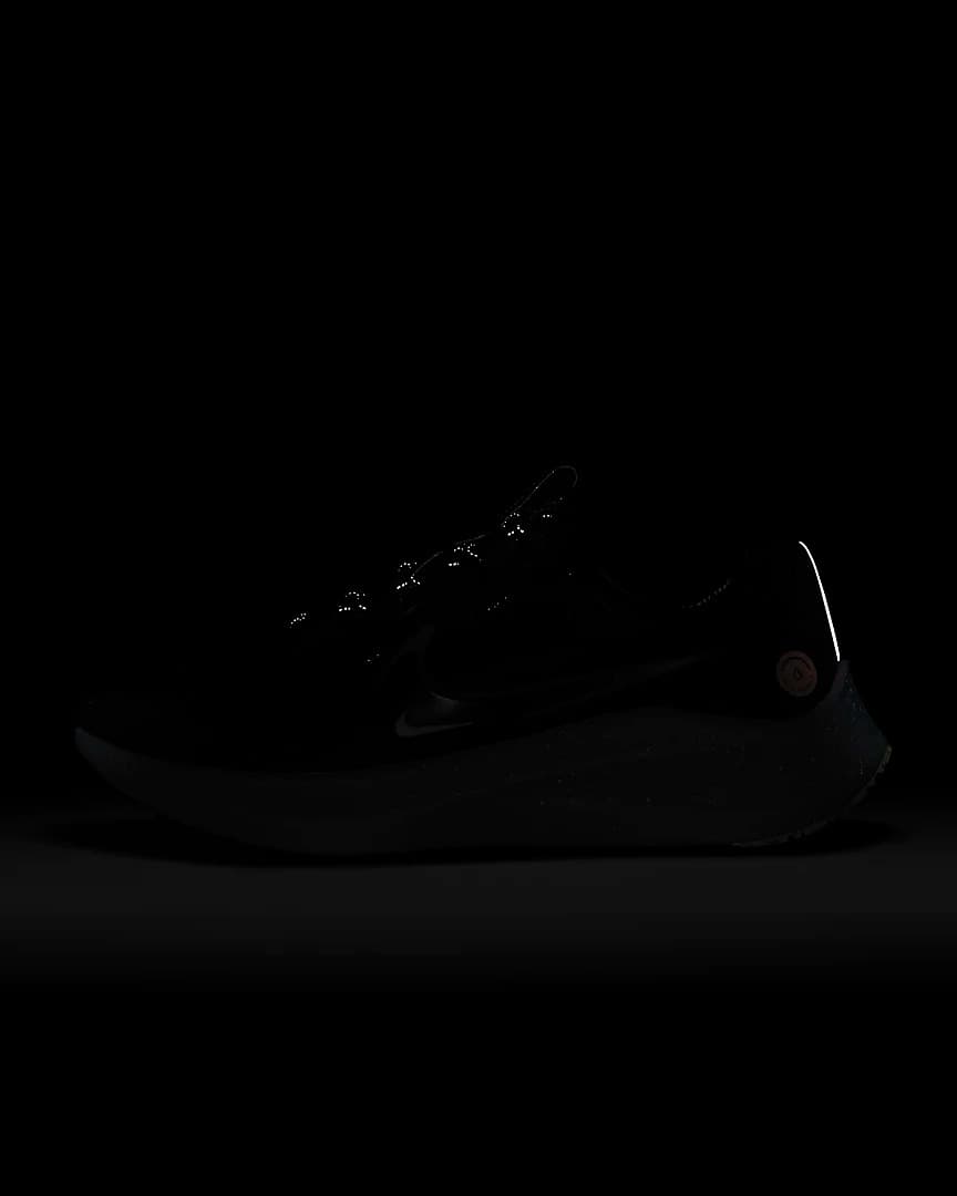 КРОСІВКИ WMNS NIKE ZOOM WINFLO 8 SHIELD (DC3730-002)
