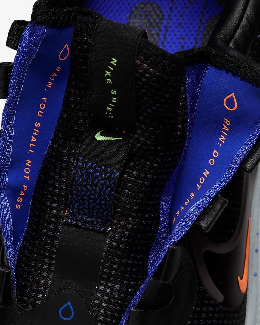 КРОСІВКИ WMNS NIKE ZOOM WINFLO 8 SHIELD (DC3730-002)