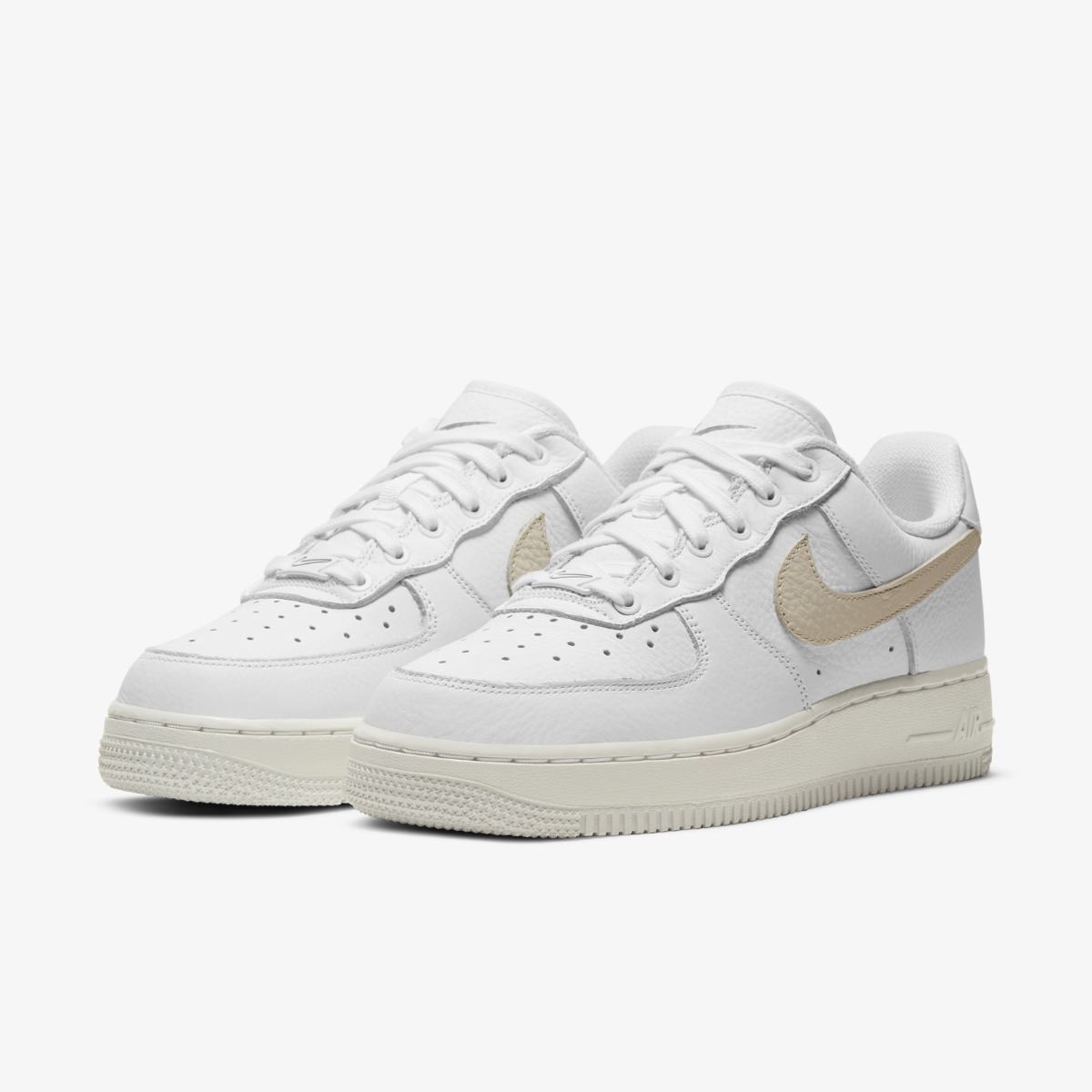 КРОСІВКИ WMNS NIKE AIR FORCE 1 07 (DC1162-100)