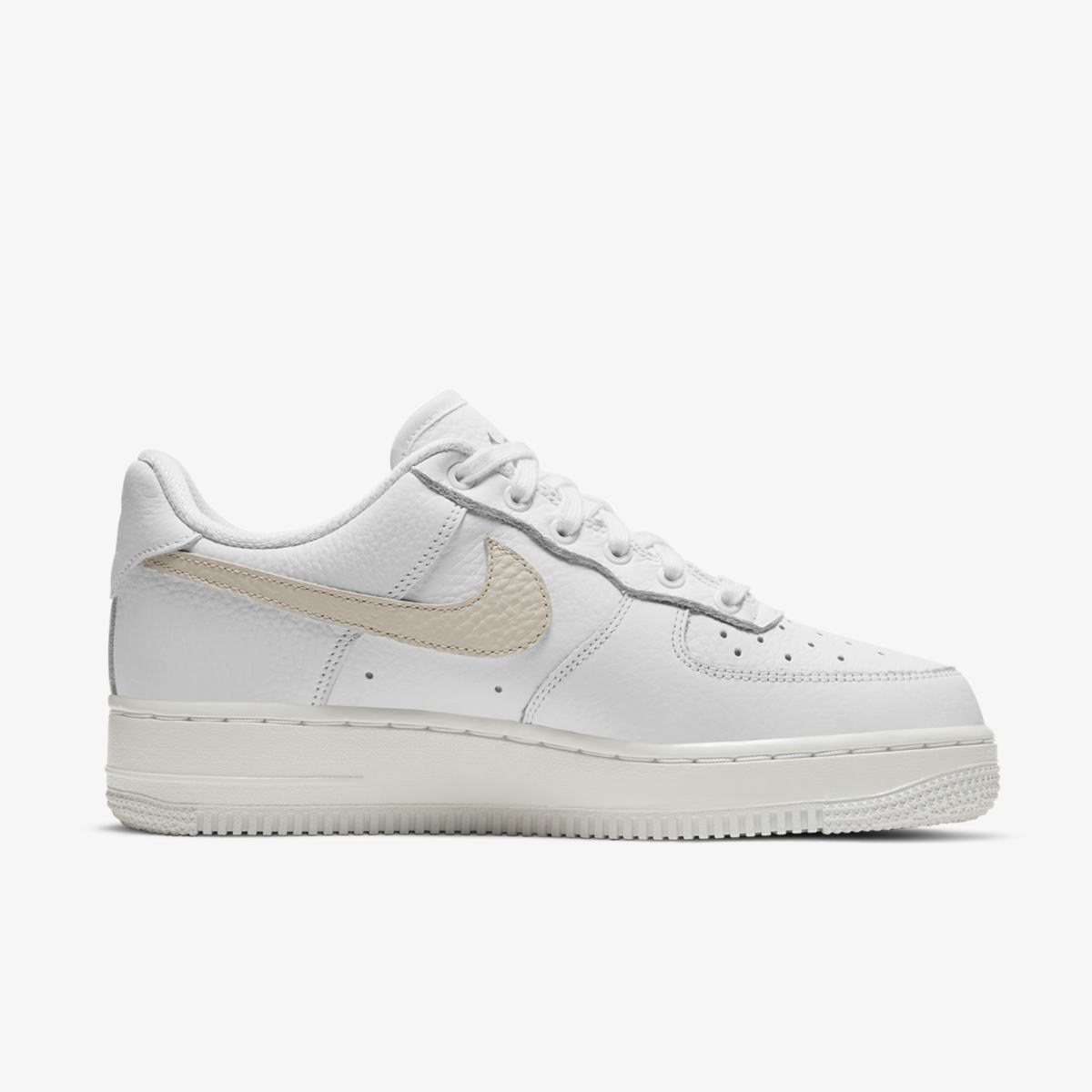 КРОСІВКИ WMNS NIKE AIR FORCE 1 07 (DC1162-100)