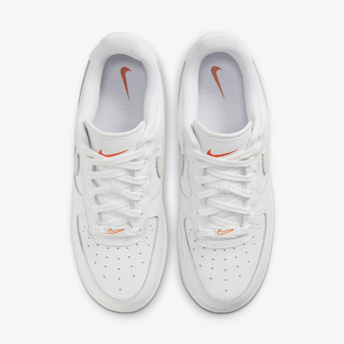 КРОСІВКИ WMNS NIKE AIR FORCE 1 07 (DC1162-100)