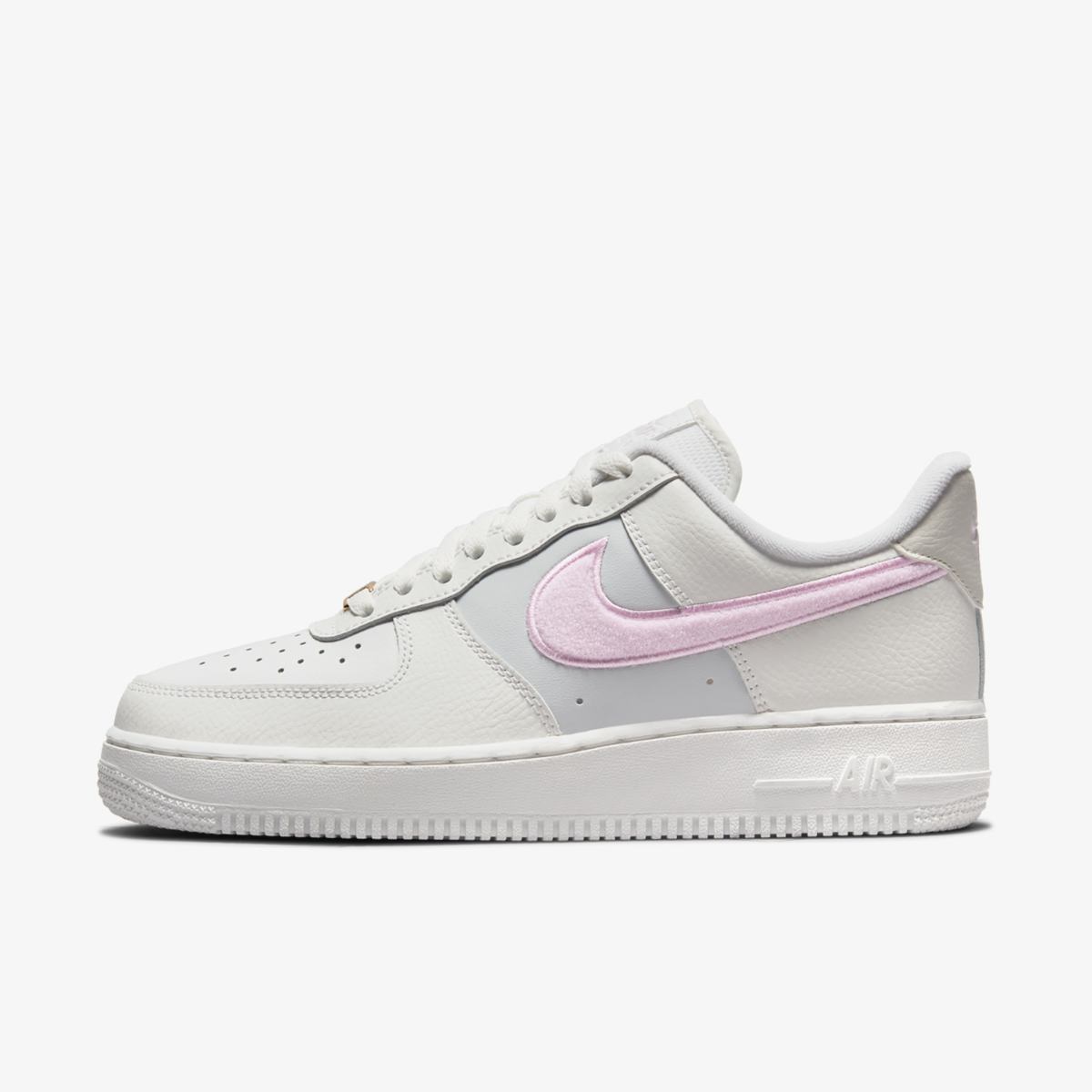 SNEAKERS NIKE WMNS AIR FORCE 1 07 (DQ0826-100)