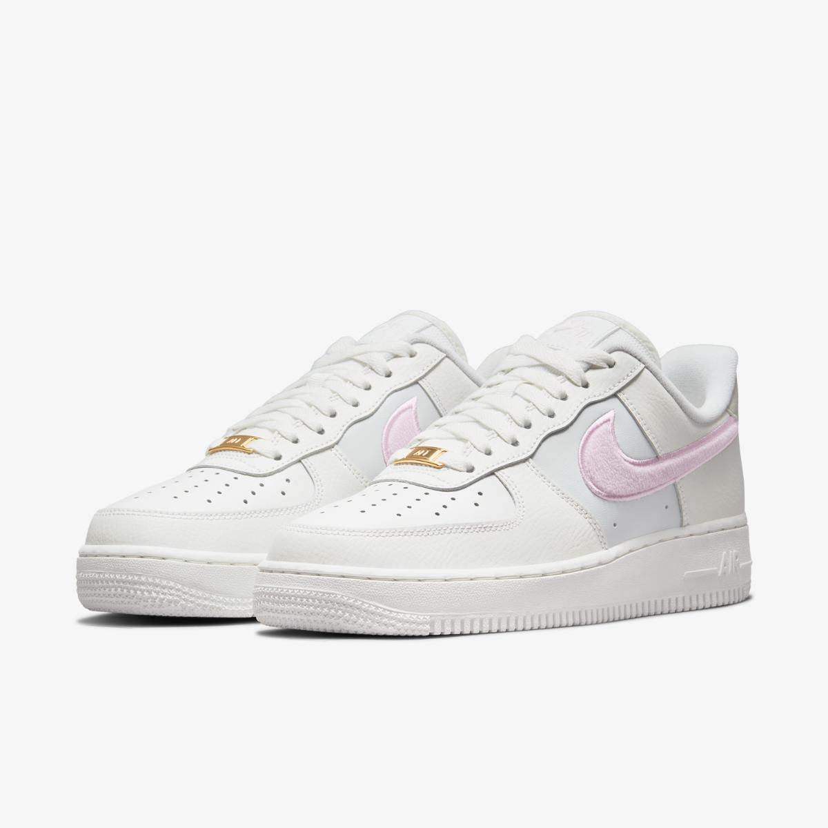 SNEAKERS NIKE WMNS AIR FORCE 1 07 (DQ0826-100)