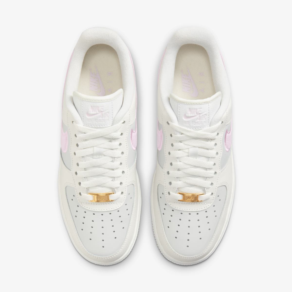 SNEAKERS NIKE WMNS AIR FORCE 1 07 (DQ0826-100)