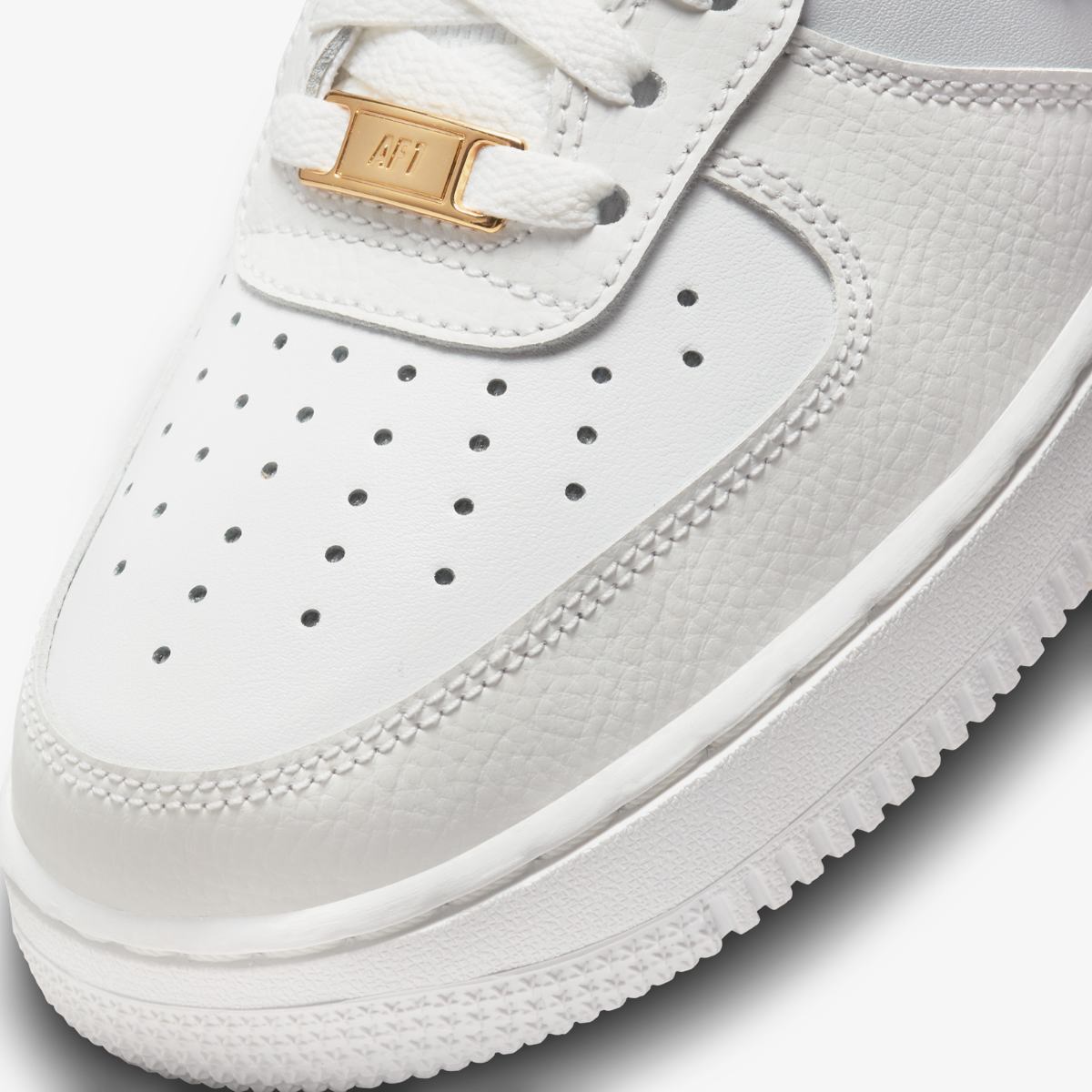 SNEAKERS NIKE WMNS AIR FORCE 1 07 (DQ0826-100)