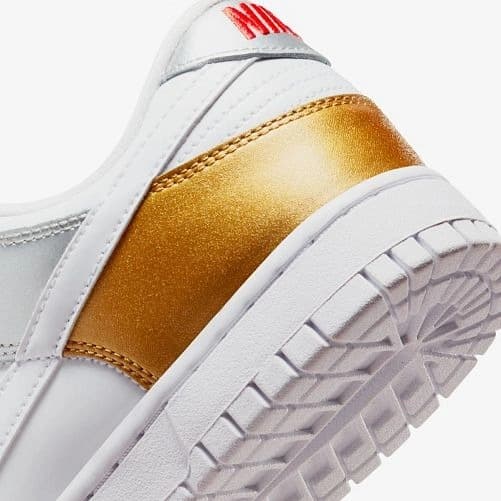 NIKE WMNS DUNK LOW SE SNEAKERS (DH4403-700)