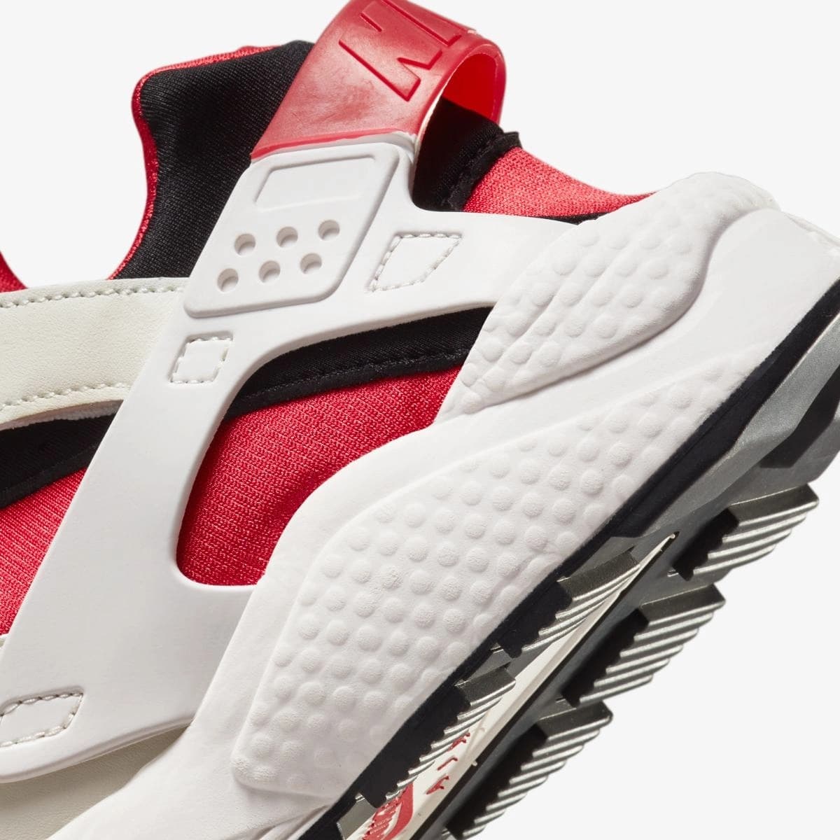 WMNS NIKE AIR HUARACHE SNEAKERS (DH4439-103)