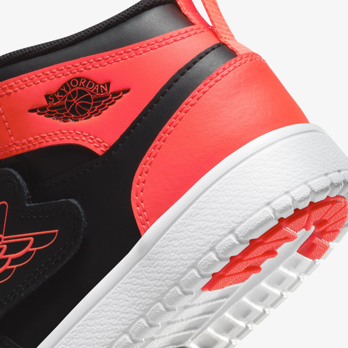 AIR JORDAN 1 SKY (PS) SNEAKERS (BQ7197-060)