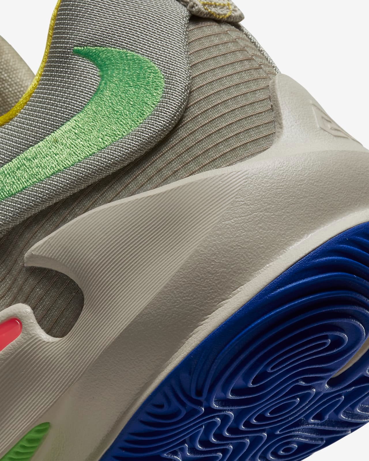 NIKE ZOOM FREAK 3 SNEAKERS (DA0694-100)