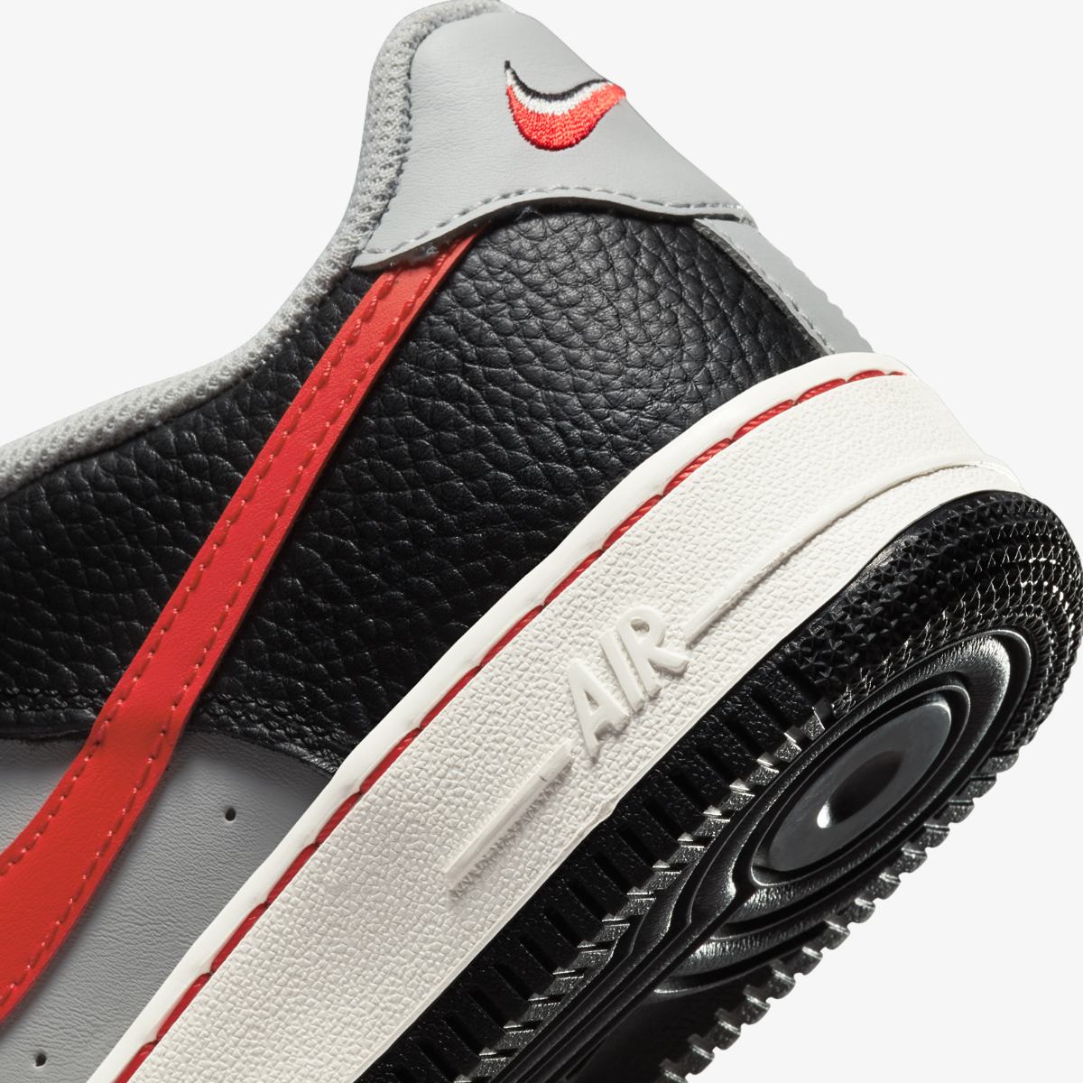 NIKE AIR FORCE 1 LV8 EMB (GS) SNEAKERS (DJ9993-001)