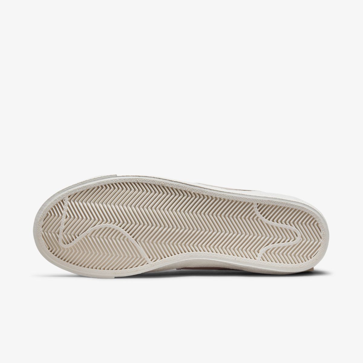 NIKE W BLAZER LOW 77 JUMBO SNEAKERS (DQ1470-102)