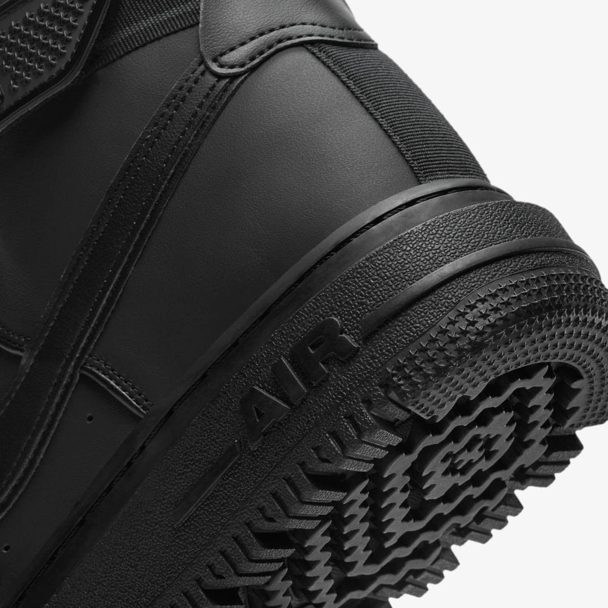 NIKE AIR FORCE 1 BOOT SNEAKERS (DA0418-001)