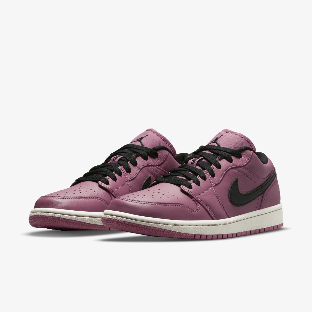 WMNS AIR JORDAN 1 LOW SE SNEAKERS (DC7268-500)