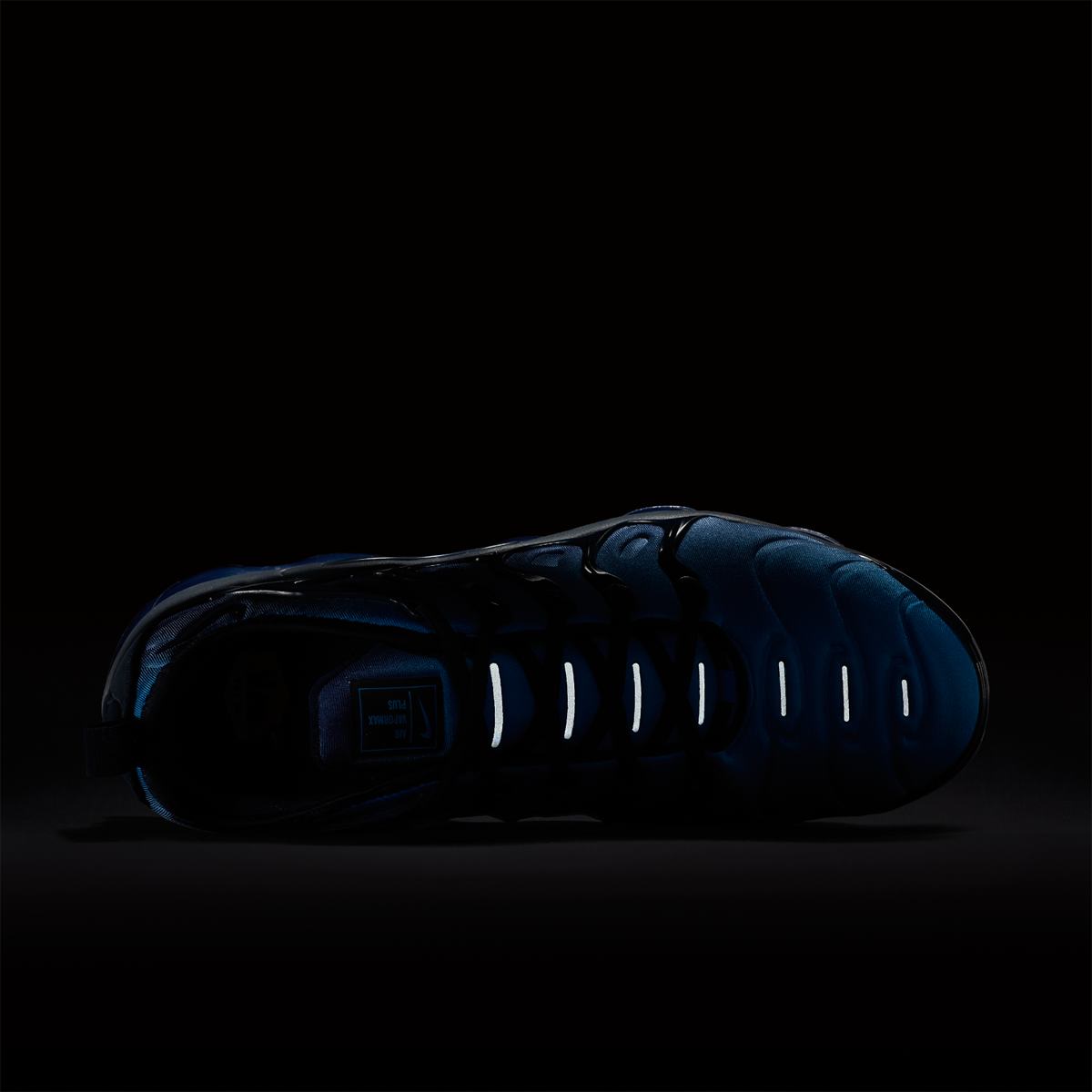 NIKE AIR VAPORMAX PLUS SNEAKERS (924453-401)
