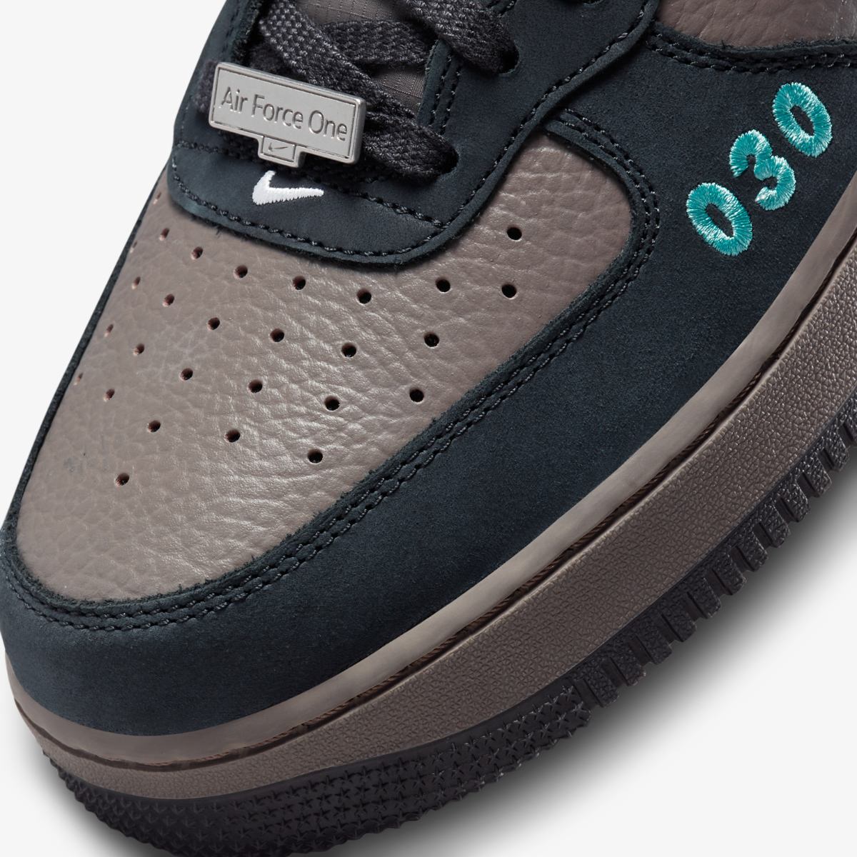 КРОСІВКИ NIKE AIR FORCE 1 MID NH2 (DR0296-200)