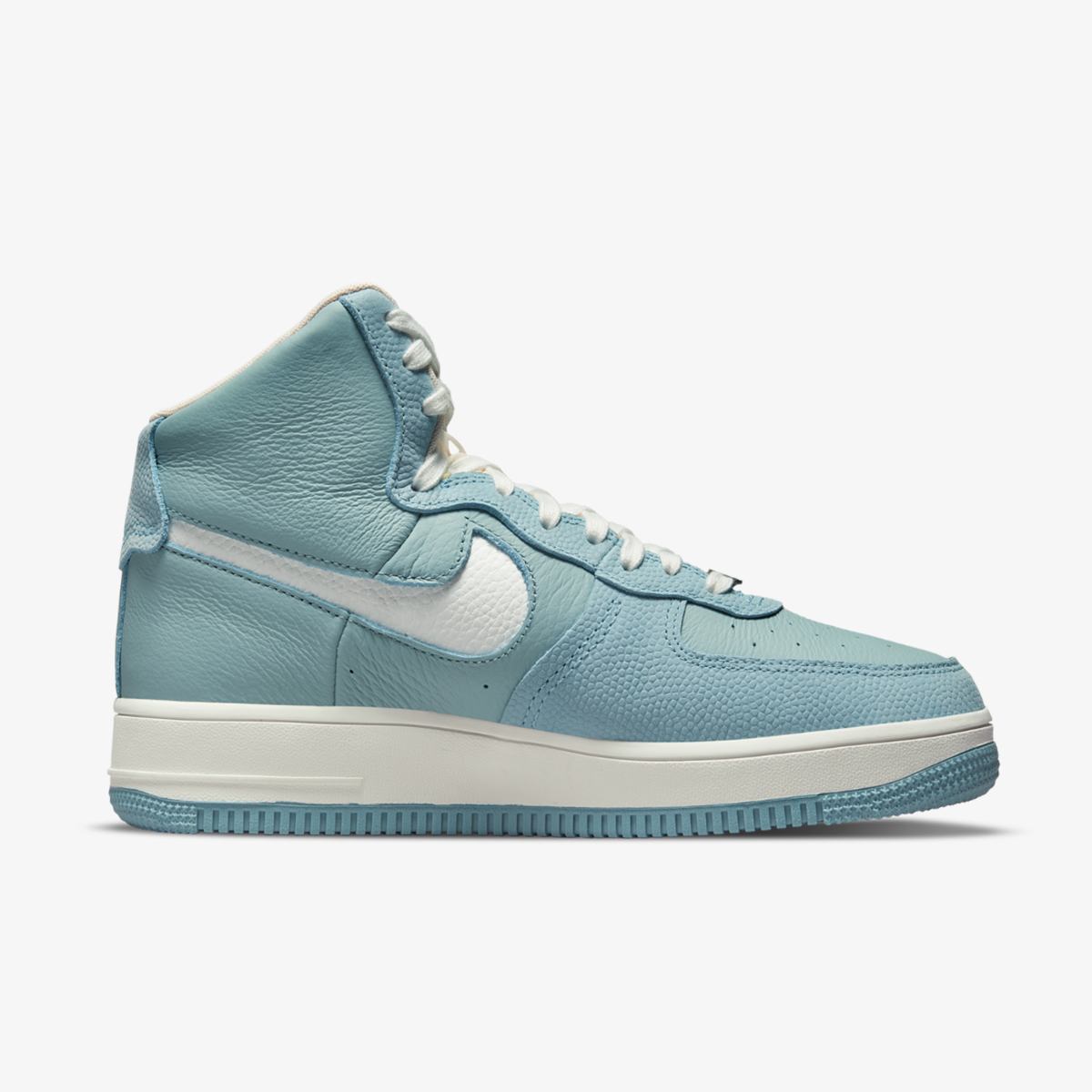 КРОСІВКИ WMNS NIKE AIR FORCE 1 SCULPT (DQ9325-300)