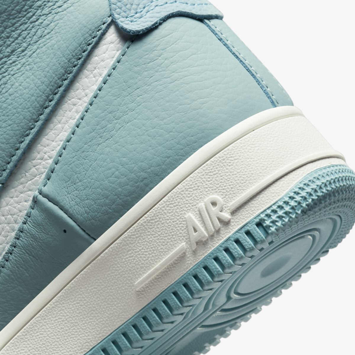 КРОСІВКИ WMNS NIKE AIR FORCE 1 SCULPT (DQ9325-300)