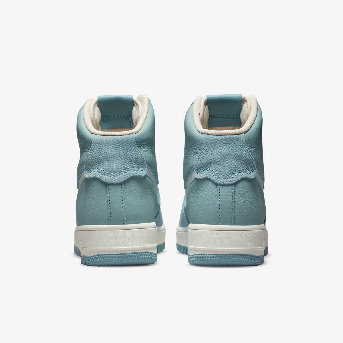 КРОСІВКИ WMNS NIKE AIR FORCE 1 SCULPT (DQ9325-300)