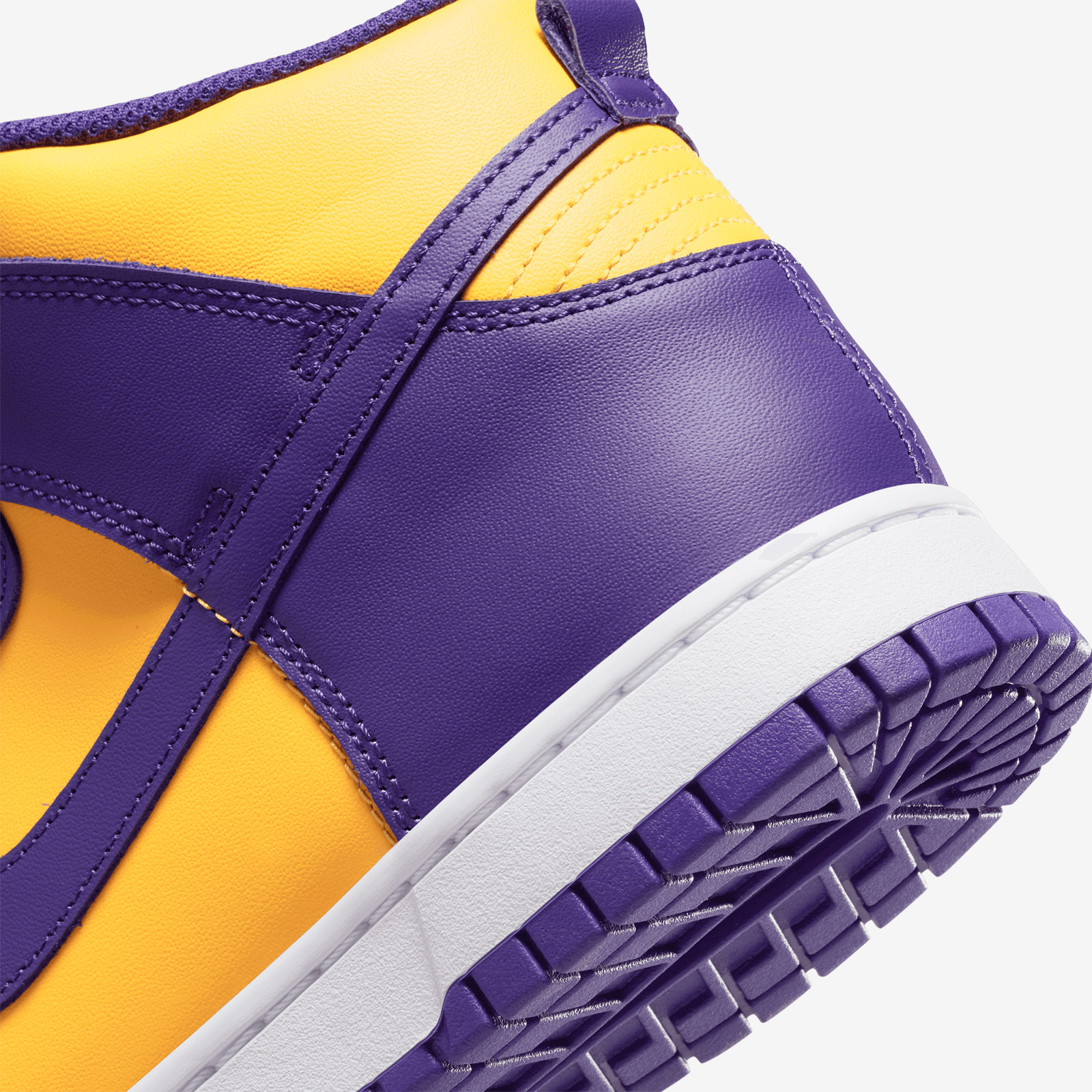 NIKE DUNK HI RETRO SNEAKERS (DD1399-500)
