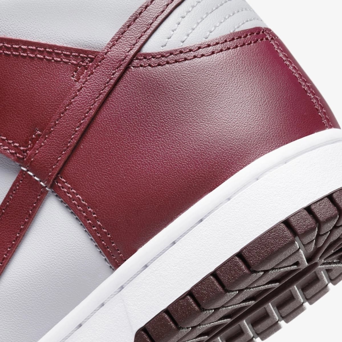 NIKE DUNK HI RETRO SNEAKERS (DD1399-600)