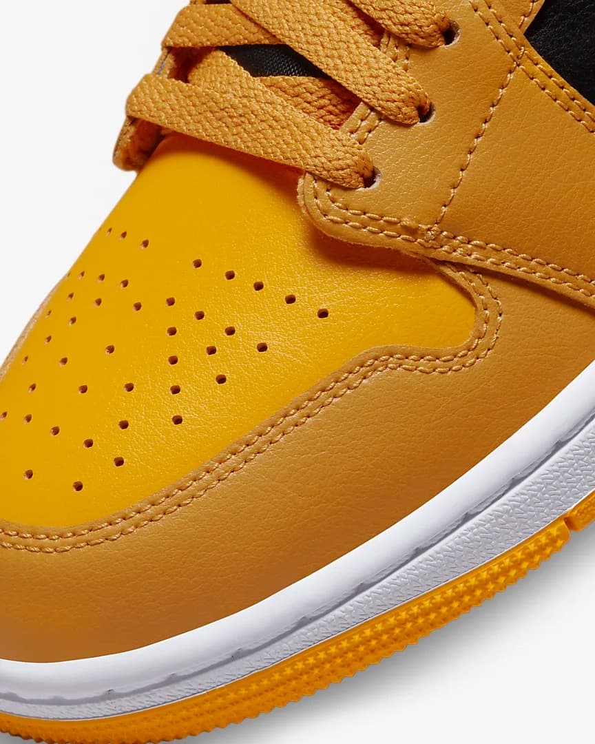 WMNS AIR JORDAN 1 MID SNEAKERS (BQ6472-700)