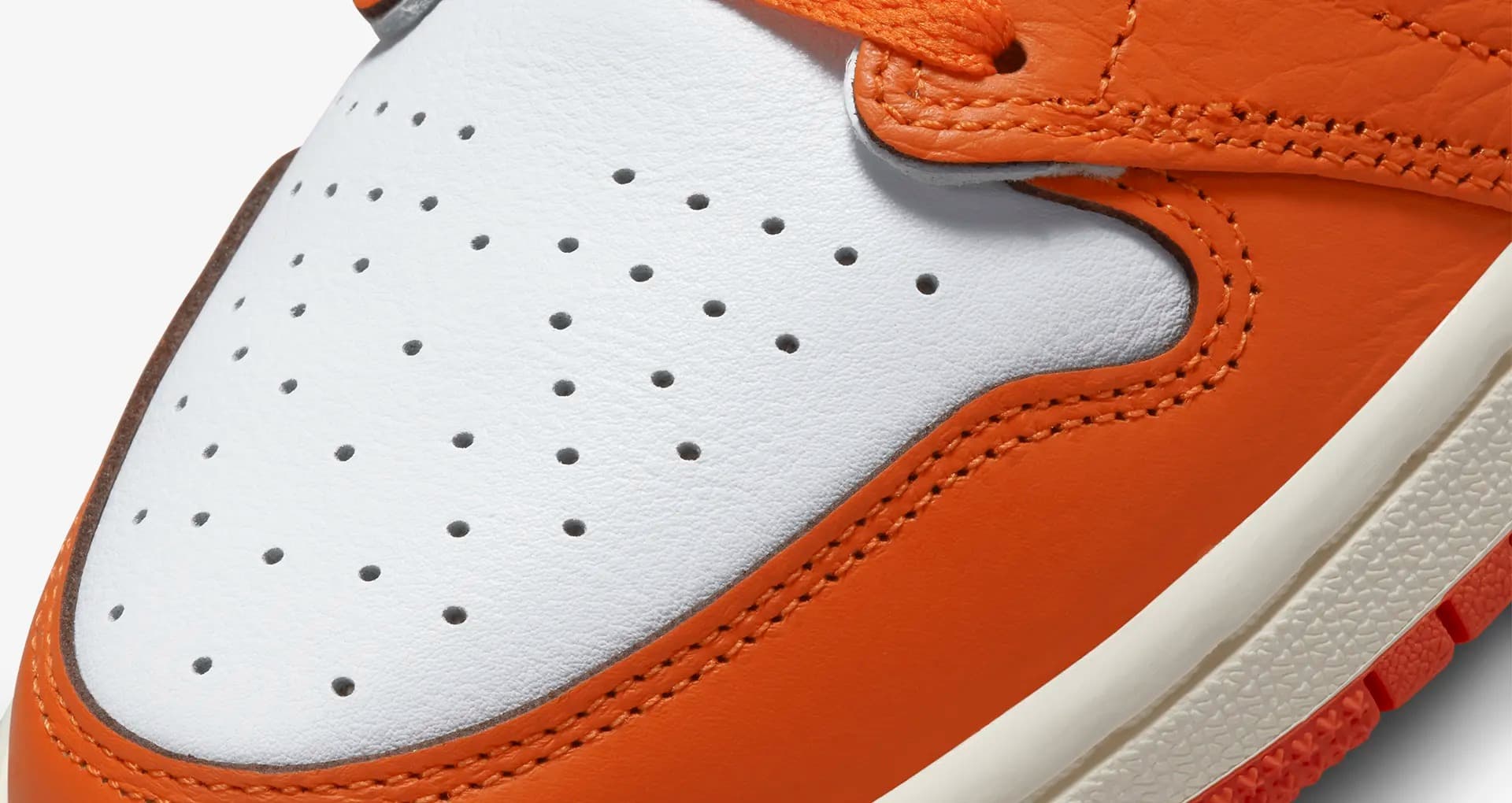 WMNS AIR JORDAN 1 RETRO HI OG SNEAKERS (DO9369-101)