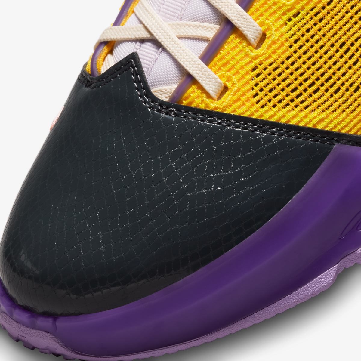 NIKE LEBRON XIX LOW SNEAKERS (DO9829-500)