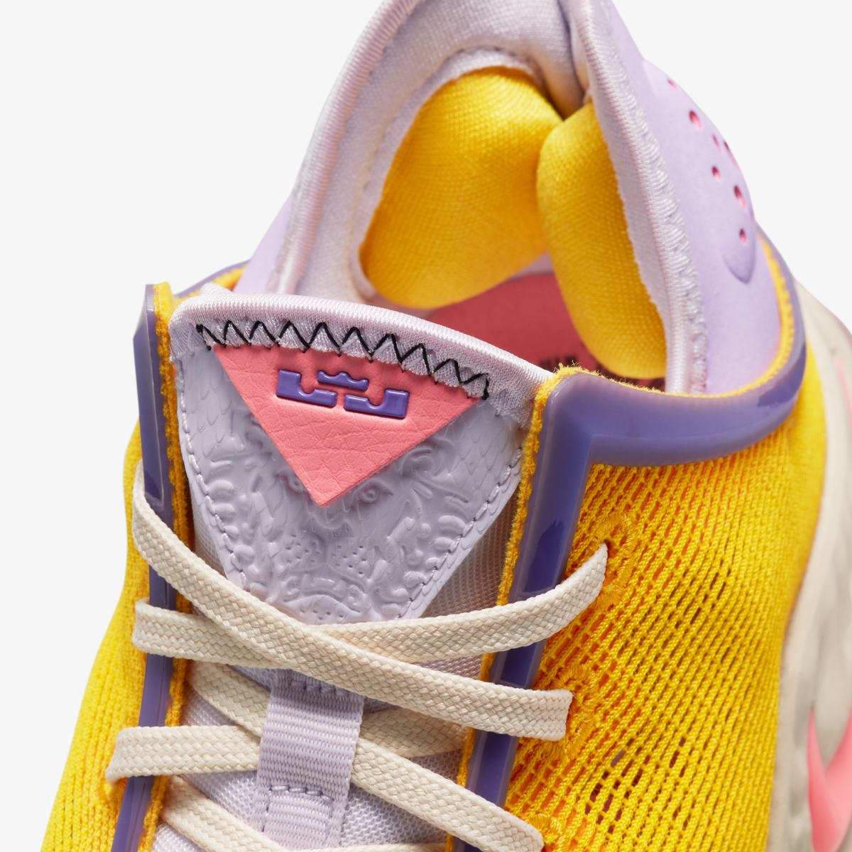 NIKE LEBRON XIX LOW SNEAKERS (DO9829-500)