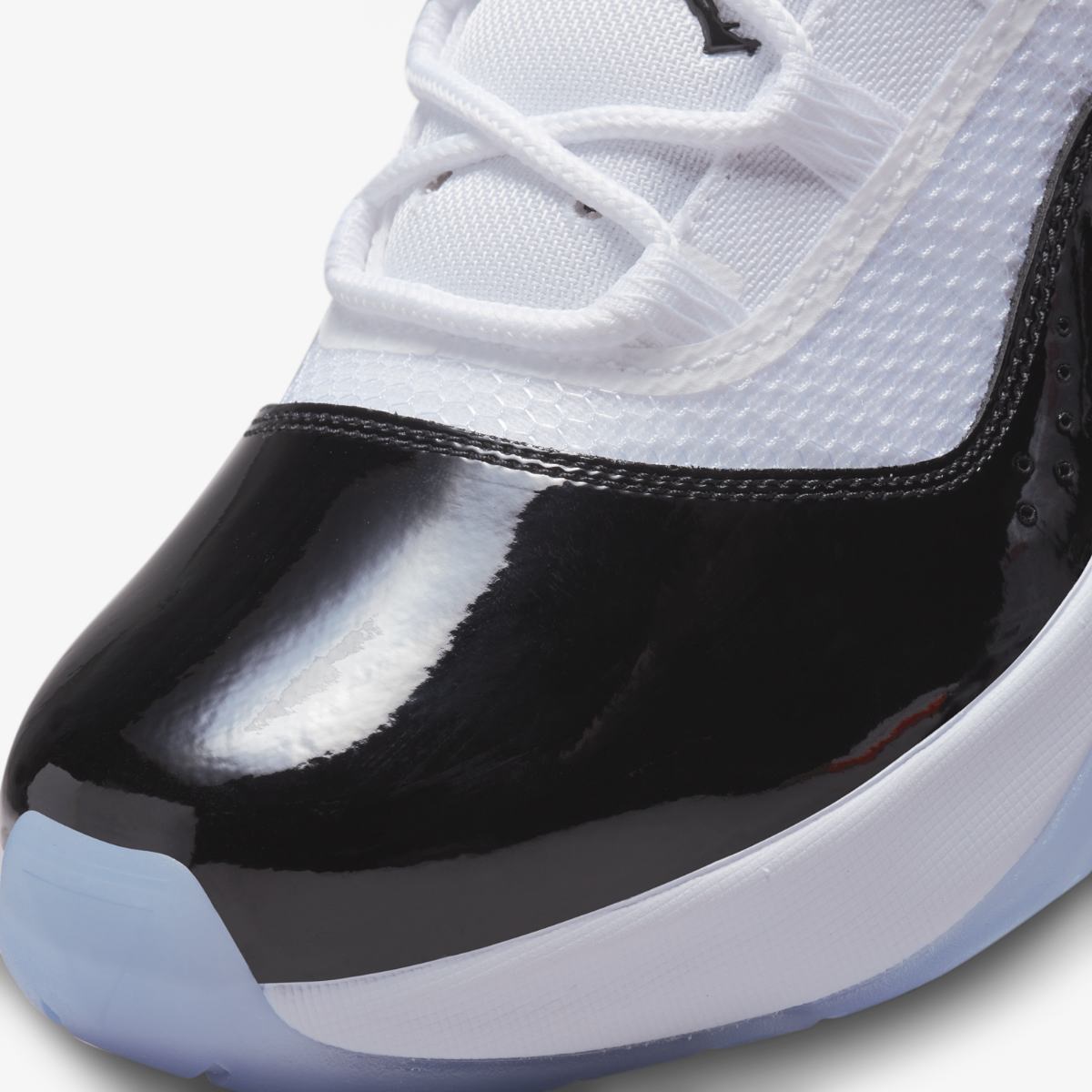 КРОССОВКИ AIR JORDAN 11 CMFT LOW (DV2207-100)