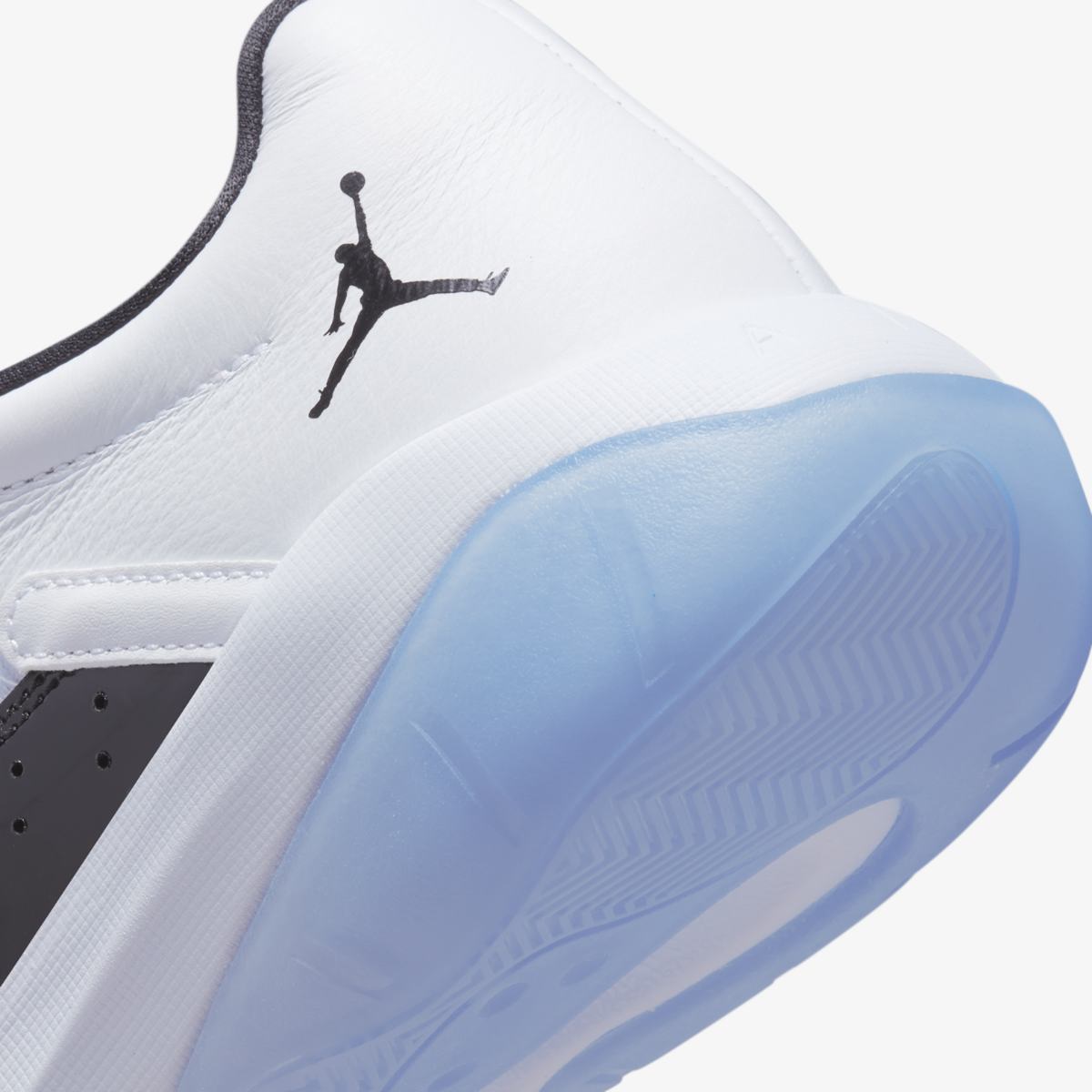 КРОССОВКИ AIR JORDAN 11 CMFT LOW (DV2207-100)