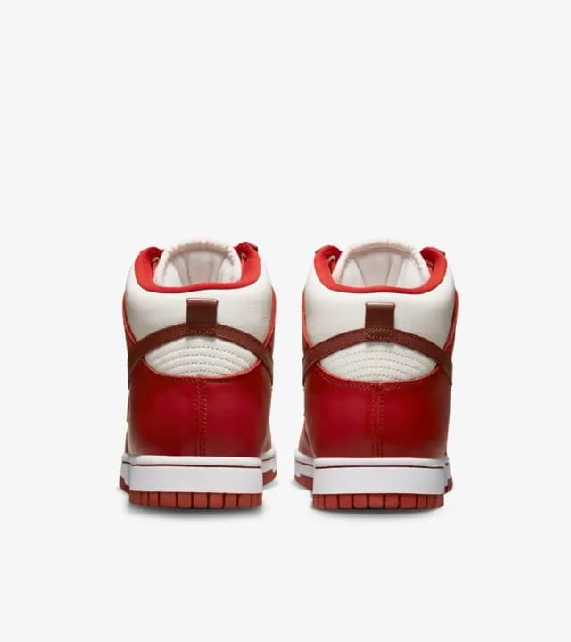 SNEAKERS W NIKE DUNK HIGH LXX (DX0346-600)