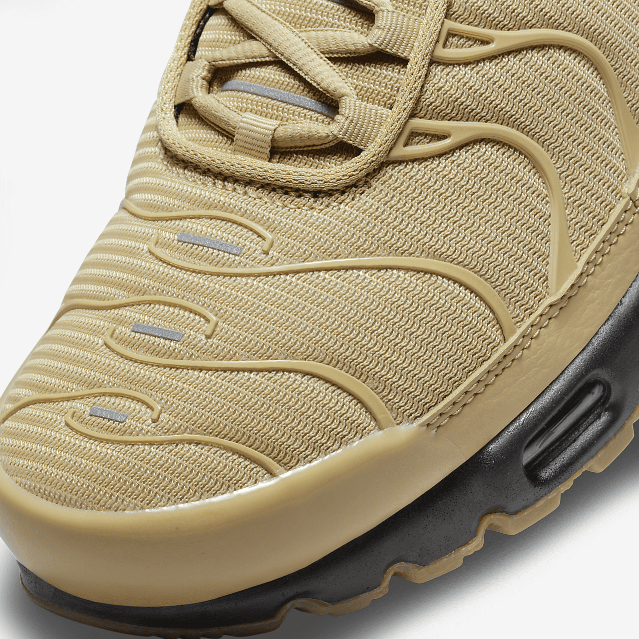 КРОССОВКИ NIKE AIR MAX PLUS (DZ4501-700)