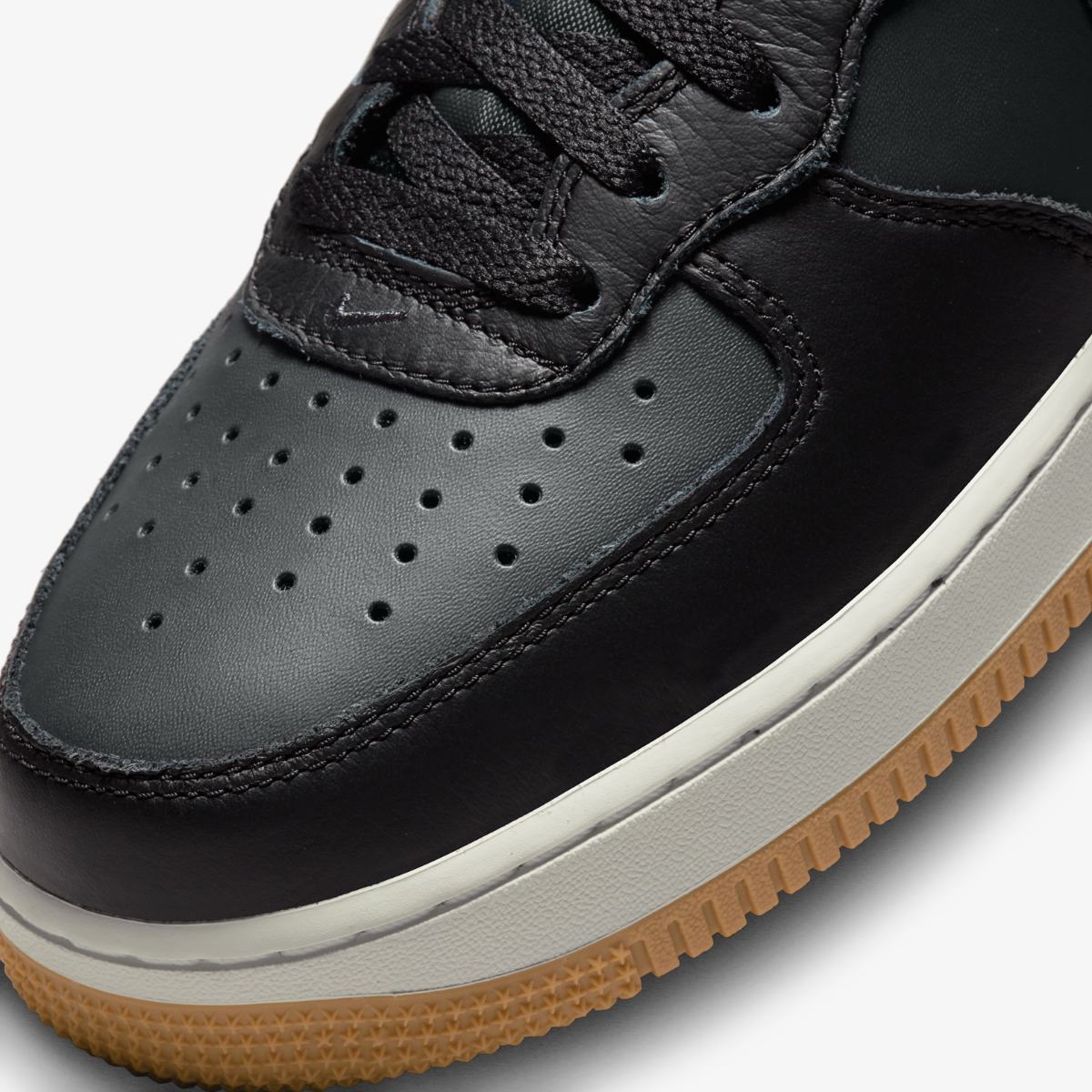 КРОССОВКИ NIKE AIR FORCE 1 MID 07 LX (DV7585-001)
