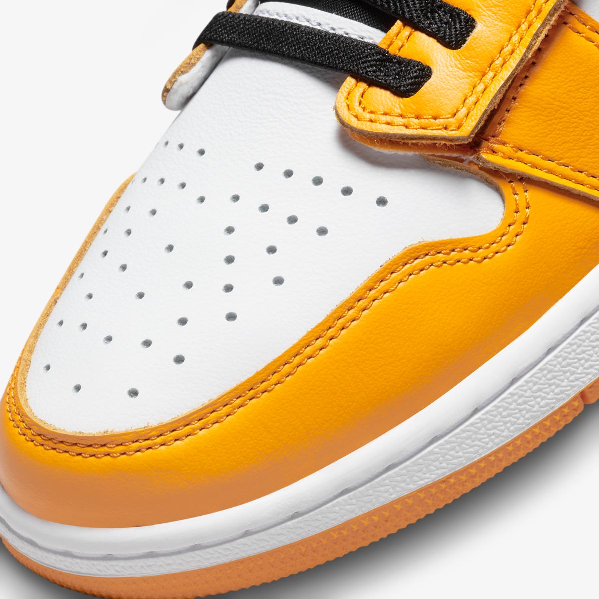 КРОССОВКИ AIR JORDAN 1 LOW FLYEASE (DM1206-107)